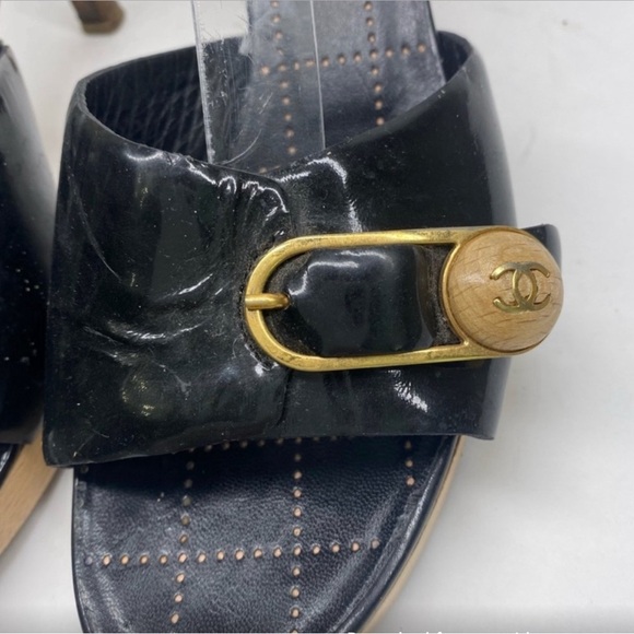 Chanel Vintage Patent Leather Logo
Kitten Heels - Picture 4 of 7